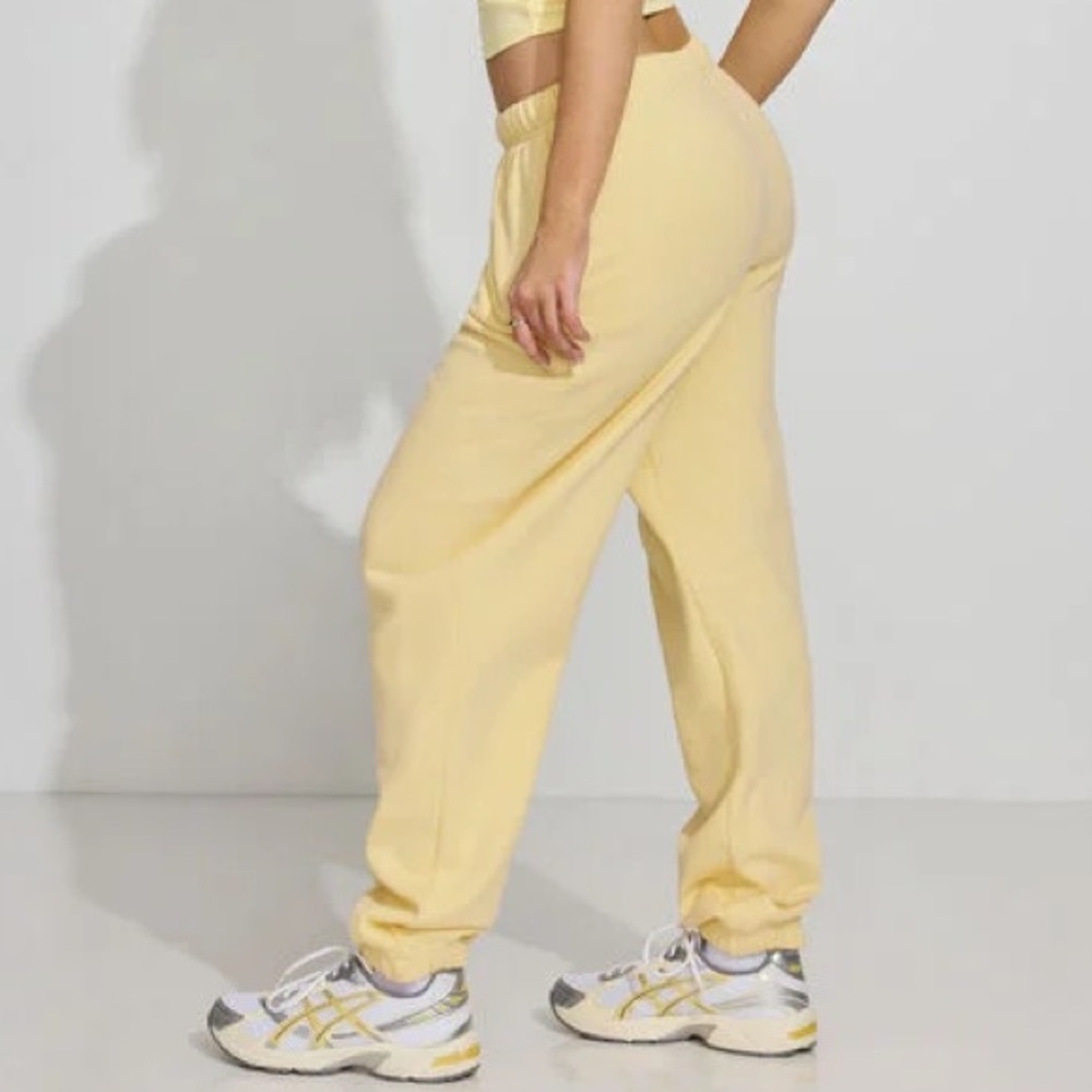 ❌SOLD❌ Garage Yellow Sweatpants Cuffed - Picture 1 of 3